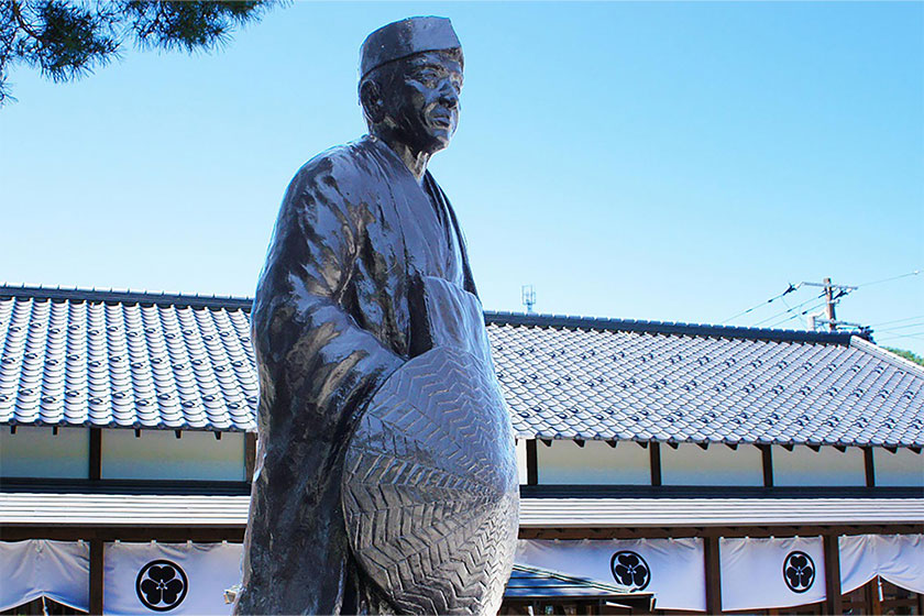 清川関所 芭蕉像