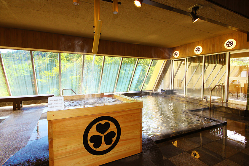 天翔大浴場：硫黄泉はもちろん、「釜風呂」では薬湯風呂をお楽しみいただけます。